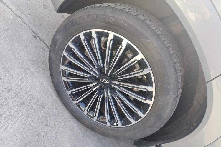 Used Chery Tiggo 9 C-DM 2025 1.5T 106KM Ultra-Comfort Edition 5 Seats Lithium-NMC Right Rear Wheel Hub