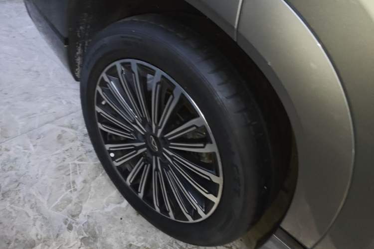 Used Chery Tiggo 9 C-DM 2025 1.5T 106KM Ultra-Comfort Edition 5 Seats Lithium-NMC Right Rear Wheel Hub