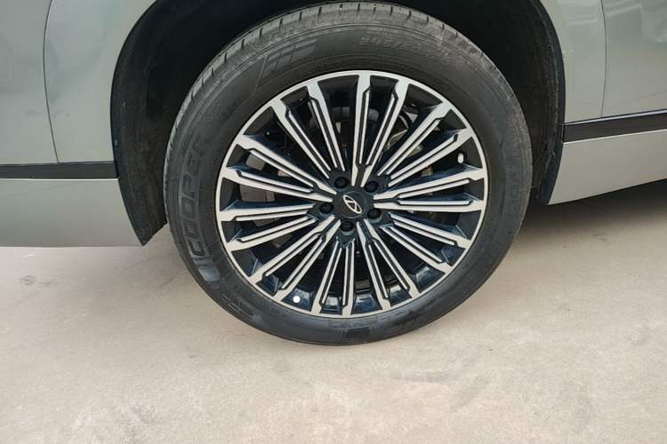 Used Chery Tiggo 9 C-DM 2025 1.5T 106KM Ultra-Comfort Edition 5 Seats Lithium-NMC Right Rear Wheel Hub