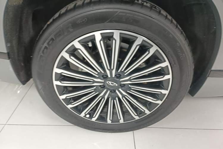 Used Chery Tiggo 9 C-DM 2025 1.5T 106KM Ultra-Comfort Edition 5 Seats Lithium-NMC Right Rear Wheel Hub