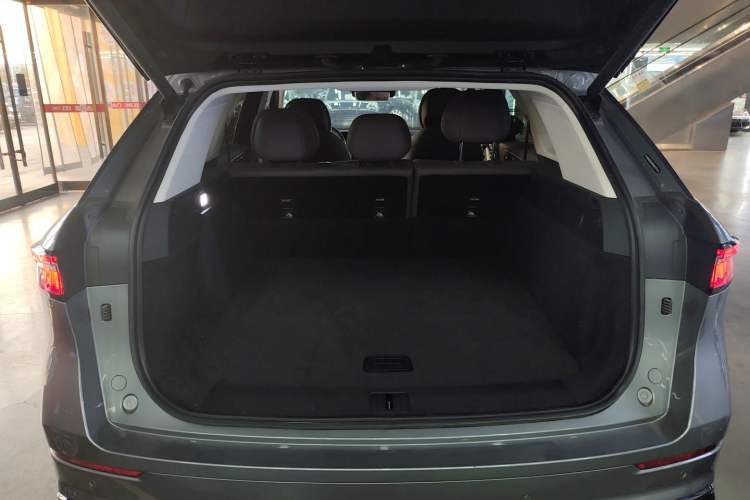 Used Chery Tiggo 9 C-DM 2025 1.5T 106KM Ultra-Comfort Edition 5 Seats Lithium-NMC Trunk