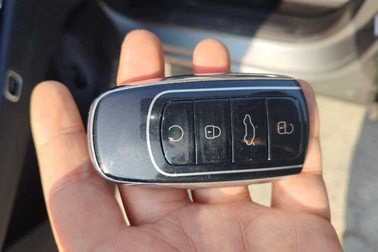Used Chery Tiggo 9 C-DM 2025 1.5T 106KM Ultra-Comfort Edition 5 Seats Lithium-NMC Vehicle Key