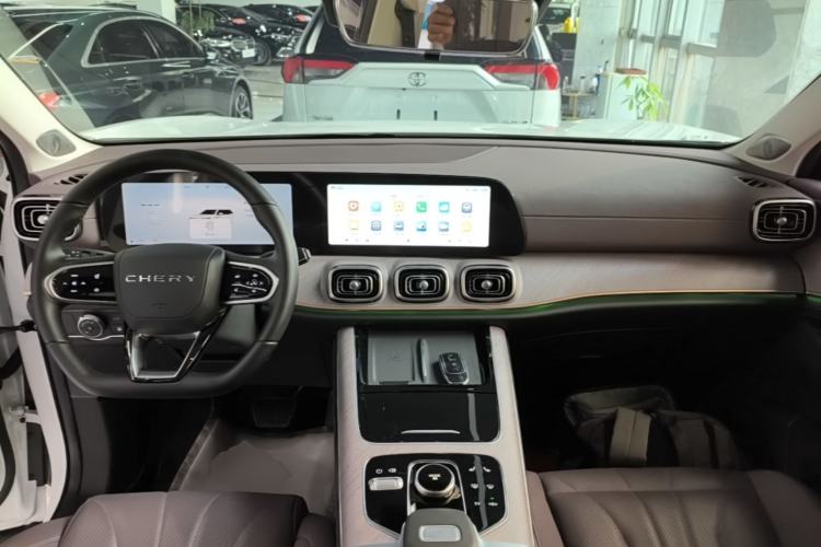 Used Chery Tiggo 9 C-DM 2025 1.5T 106KM Ultra-Enjoyment Version 5 Seats Lithium Iron Phosphate Center Console