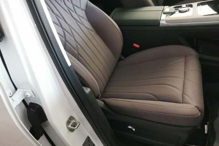 Used Chery Tiggo 9 C-DM 2025 1.5T 106KM Ultra-Comfort Edition 5 Seats Lithium-NMC Right Front Seat