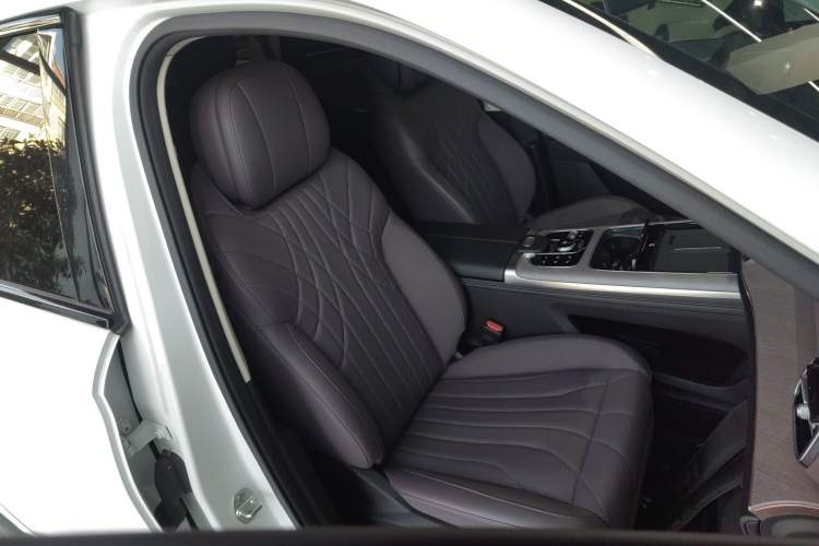 Used Chery Tiggo 9 C-DM 2025 1.5T 106KM Ultra-Enjoyment Version 5 Seats Lithium Iron Phosphate Right Front Seat