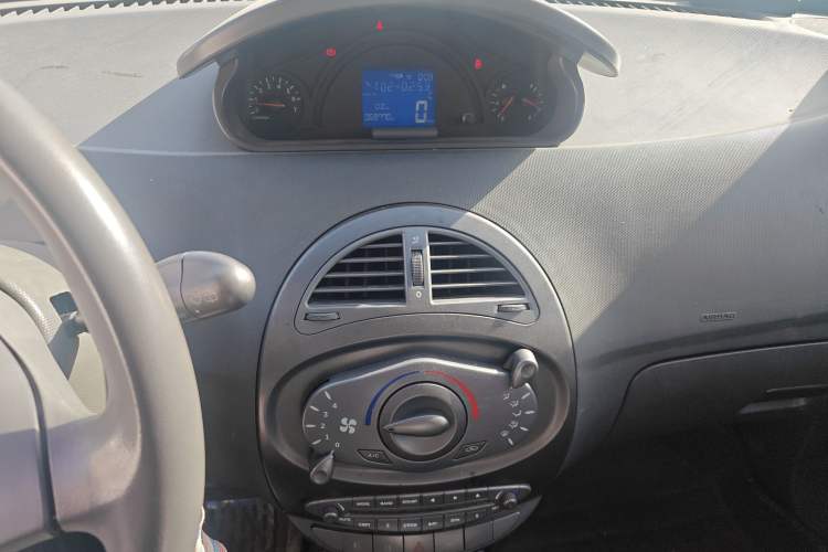 Used Chery X1 2010 Edition Enhanced Model 1.3L Manual Comfort Version Audio And AC Panel