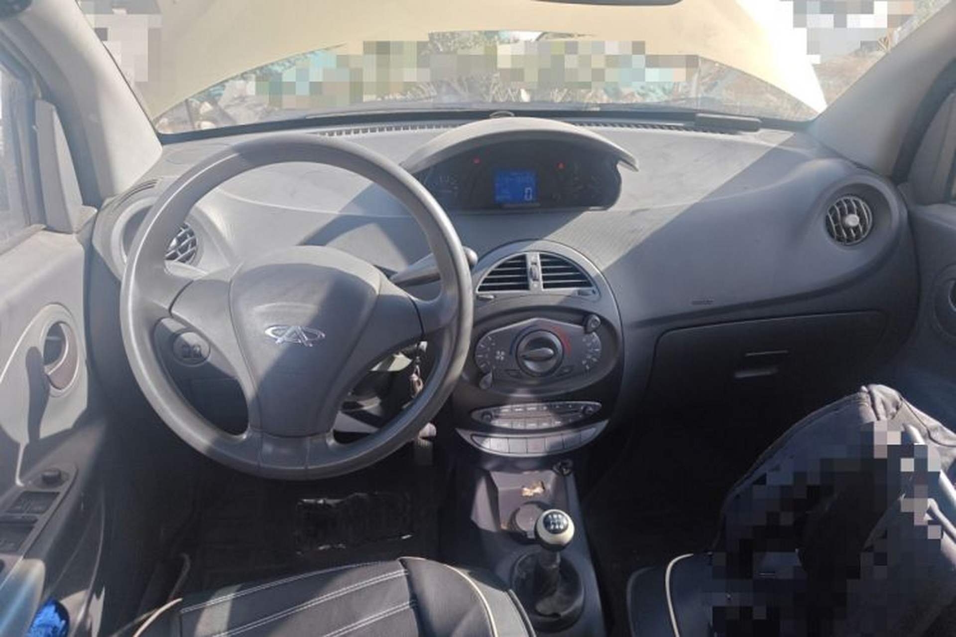 Used Chery X1 2010 Edition Enhanced Model 1.3L Manual Comfort Version Center Console