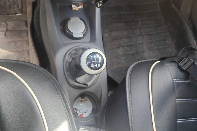 Used Chery X1 2010 Edition Enhanced Model 1.3L Manual Comfort Version Gear Lever