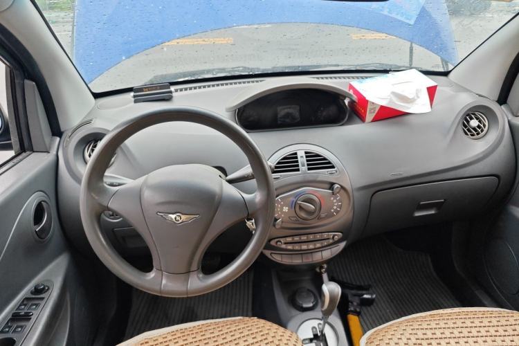 Used Chery X1 2010 1.3L AMT Luxury Edition Center Console