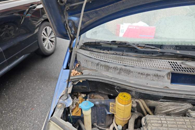 Used Chery X1 2010 1.3L AMT Luxury Edition Engine Bay Right