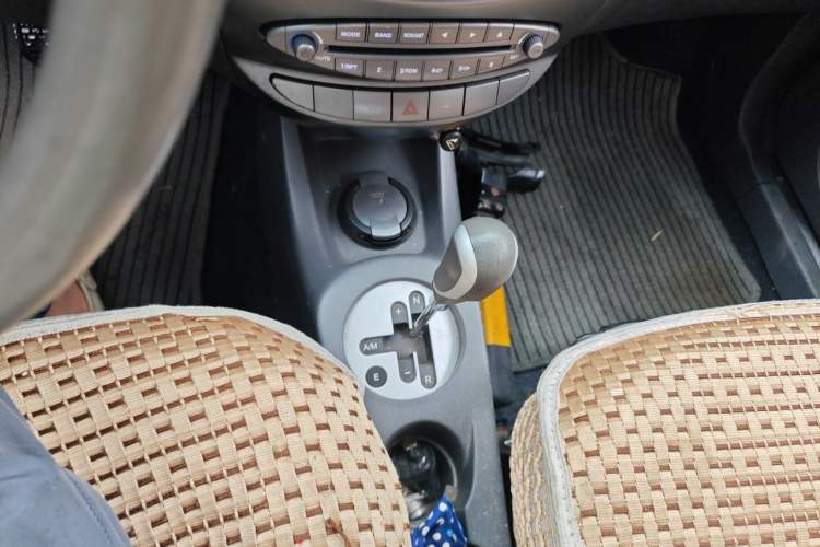 Used Chery X1 2010 1.3L AMT Luxury Edition Gear Lever