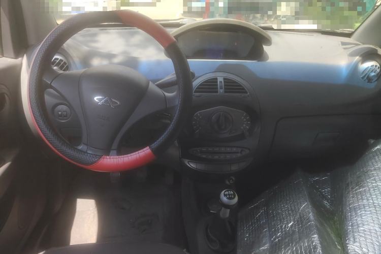 Used Chery X1 2010 Edition Enhanced Model 1.3L Manual Comfort Version Center Console