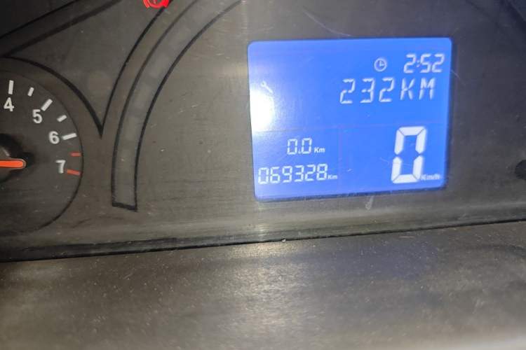 Used Chery X1 2011 1.3L Manual Luxury Edition Odometer Close Up