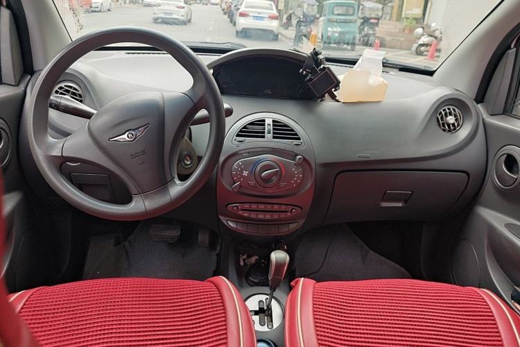Used Chery X1 2011 1.3L AMT Luxury Model Center Console