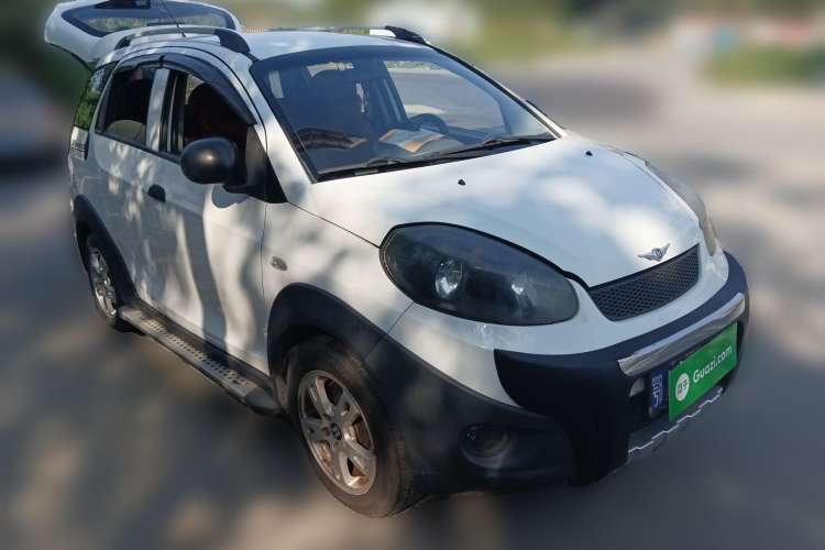 Used Chery X1 2011 1.3L AMT Luxury Model Front Right 45 Deg