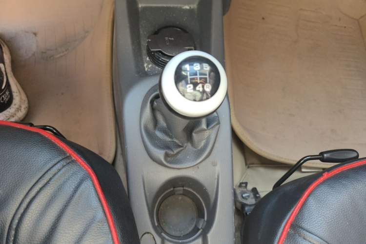 Used Chery X1 2011 1.3L Manual Luxury Edition Gear Lever