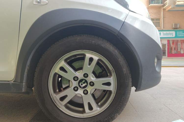 Used Chery X1 2011 1.3L Manual Luxury Edition Right Front Wheel Hub