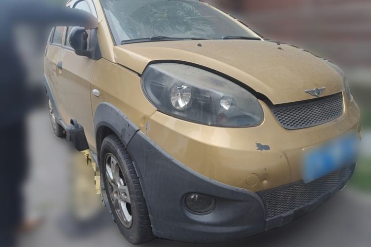 Used Chery X1 2011 1.3L AMT Luxury Model Front Right 45 Deg