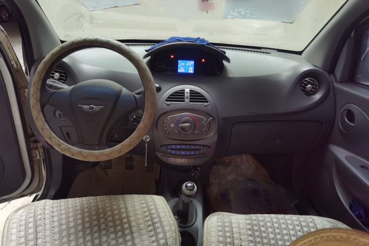 Used Chery X1 2012 1.5L Manual Luxury Version Center Console