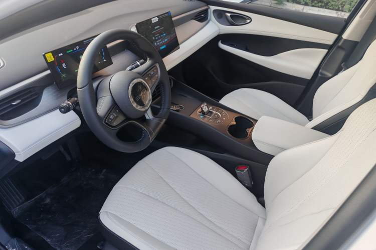Used Chery X1 2012 1.5L Manual Sport Version Interior 2