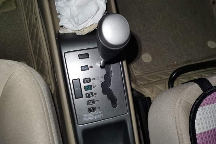 Used Chevrolet Aveo 2009 1.4SE AT Gear Lever