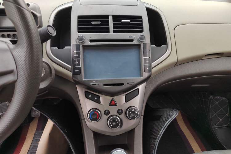 Used Chevrolet Aveo Sonic 2011 Sedan 1.4L MT SL Audio And AC Panel