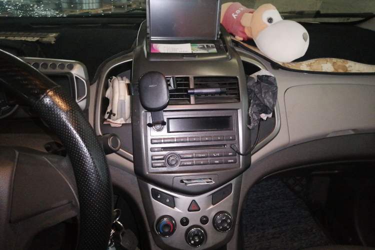 Used Chevrolet Aveo Sonic 2011 Sedan 1.4L MT SL Audio And AC Panel