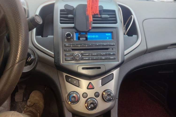 Used Chevrolet Aveo Sonic 2011 Sedan 1.4L MT SL Audio And AC Panel