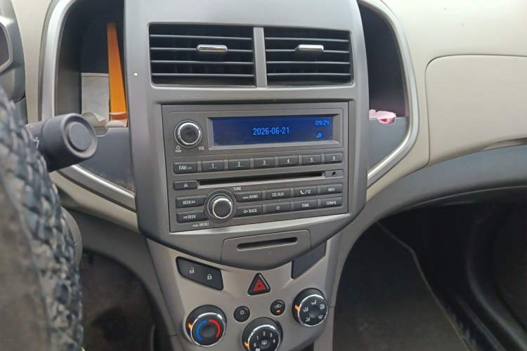 Used Chevrolet Aveo Sonic 2011 Sedan 1.4L MT SL Audio And AC Panel