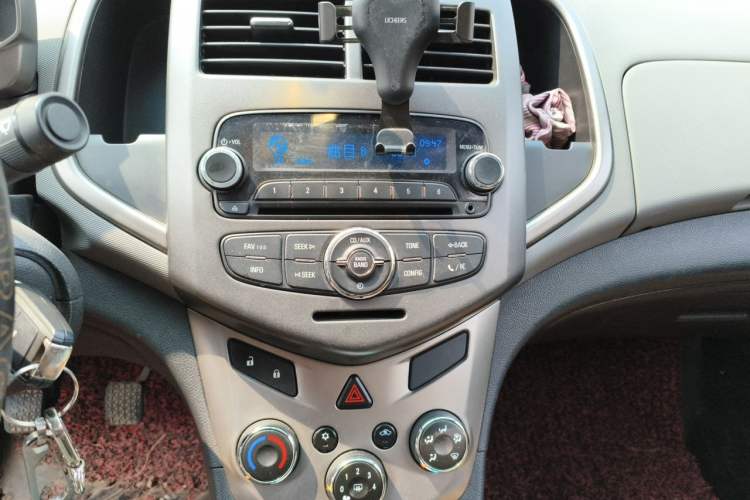 Used Chevrolet Aveo Sonic 2011 Sedan 1.4L Manual Transmission SE Audio And AC Panel