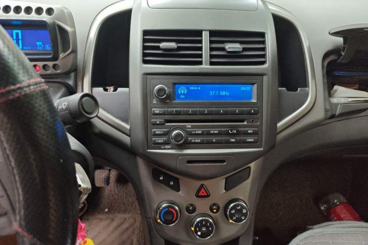 Used Chevrolet Aveo Sonic 2011 Sedan 1.4L MT SL Audio And AC Panel