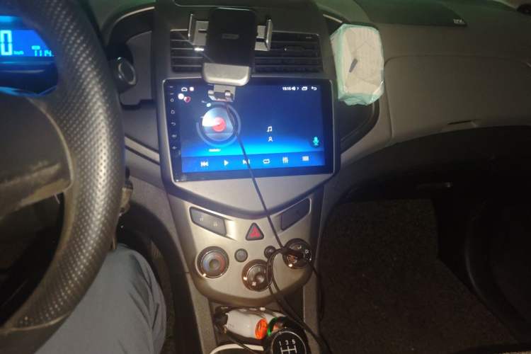 Used Chevrolet Aveo Sonic 2011 Sedan 1.4L MT SL Audio And AC Panel