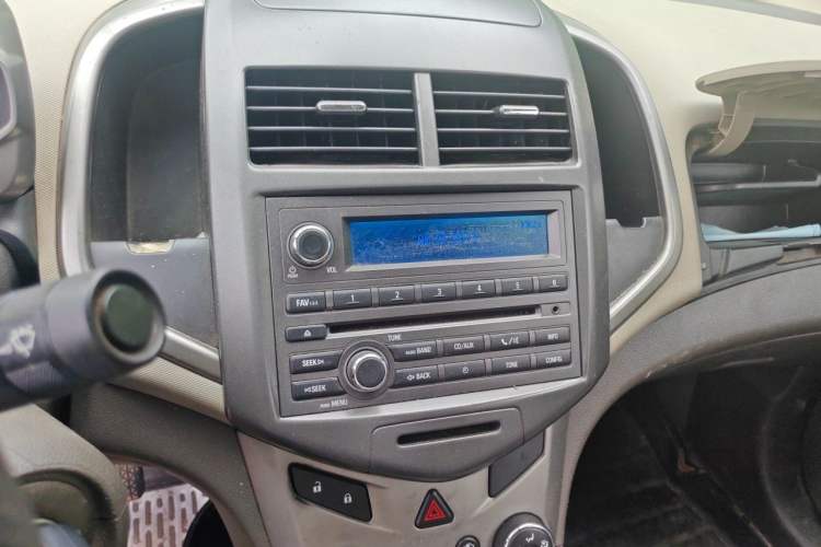 Used Chevrolet Aveo Sonic 2011 Sedan 1.4L MT SL Audio And AC Panel