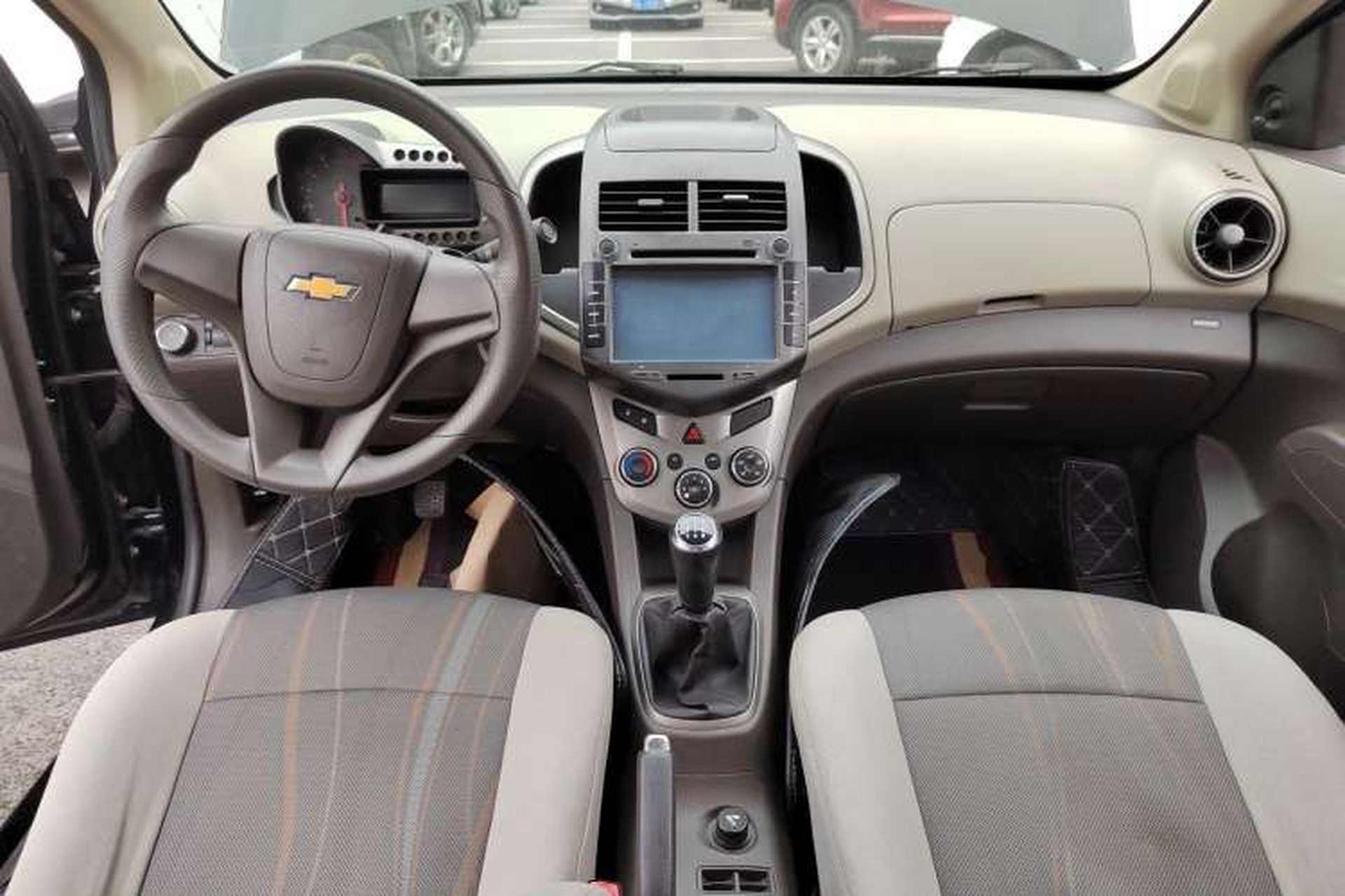 Used Chevrolet Aveo Sonic 2011 Sedan 1.4L MT SL Center Console