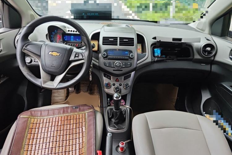 Used Chevrolet Aveo Sonic 2011 Sedan 1.4L Manual Transmission SE Center Console
