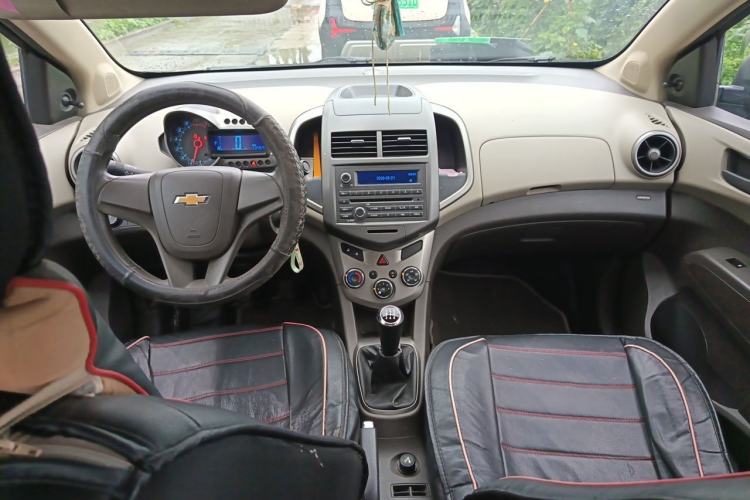 Used Chevrolet Aveo Sonic 2011 Sedan 1.4L MT SL Center Console
