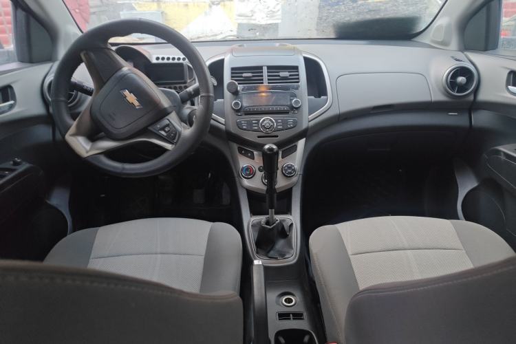Used Chevrolet Aveo Sonic 2011 Sedan 1.4L Manual Transmission SE Center Console