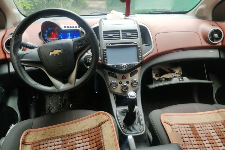 Used Chevrolet Aveo Sonic 2011 Sedan 1.4L Manual Transmission SE Center Console