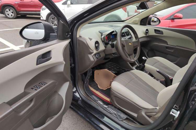 Used Chevrolet Aveo Sonic 2011 Sedan 1.4L MT SL Driver Seat