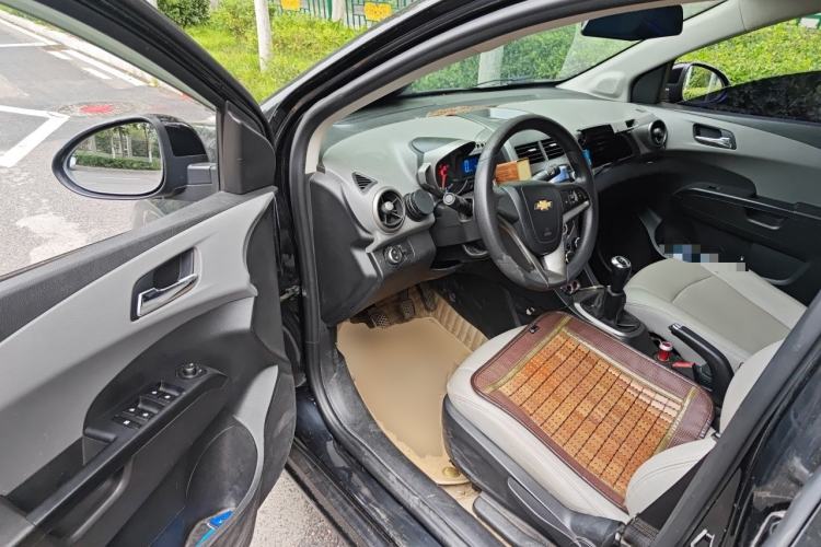 Used Chevrolet Aveo Sonic 2011 Sedan 1.4L Manual Transmission SE Driver Seat