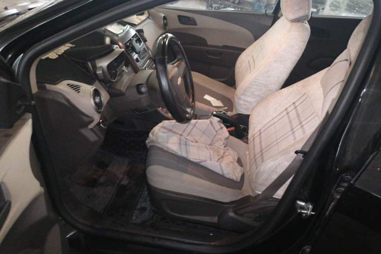 Used Chevrolet Aveo Sonic 2011 Sedan 1.4L MT SL Driver Seat