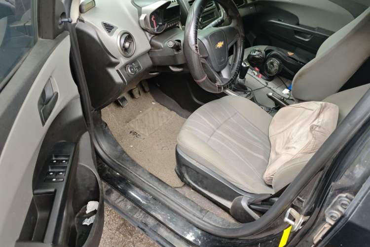 Used Chevrolet Aveo Sonic 2011 Sedan 1.4L MT SL Driver Seat