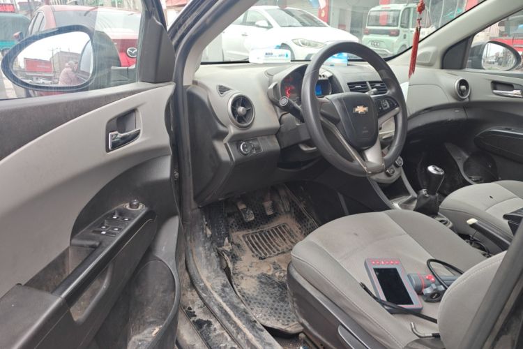 Used Chevrolet Aveo Sonic 2011 Sedan 1.4L Manual Transmission SE Driver Seat