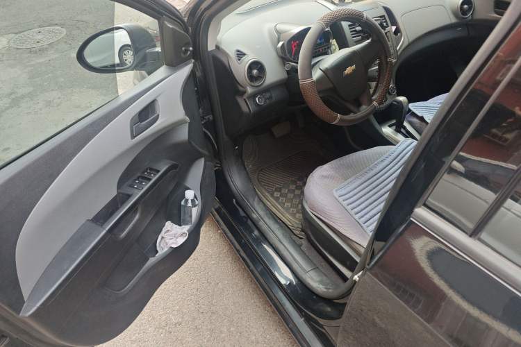 Used Chevrolet Aveo Sonic 2011 Sedan 1.4L Automatic SL Driver Seat