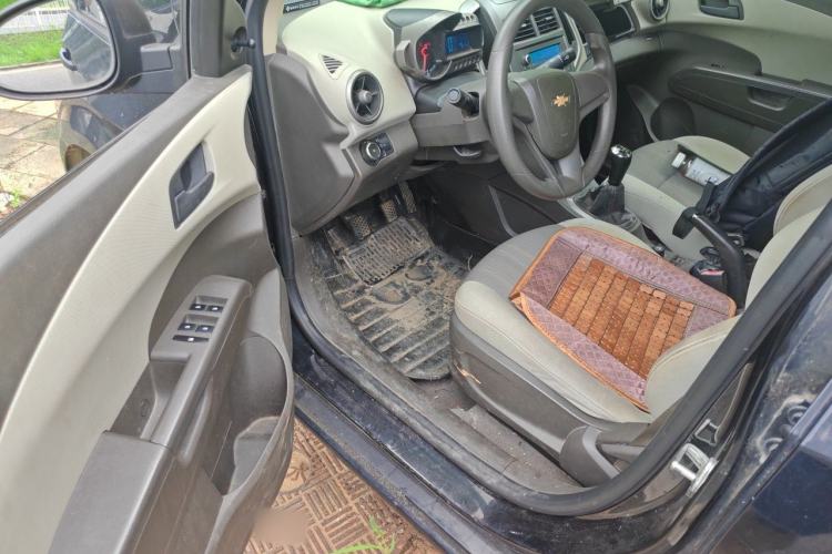 Used Chevrolet Aveo Sonic 2011 Sedan 1.4L MT SL Driver Seat