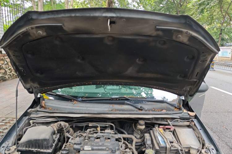 Used Chevrolet Aveo Sonic 2011 Sedan 1.4L MT SL Engine Bay