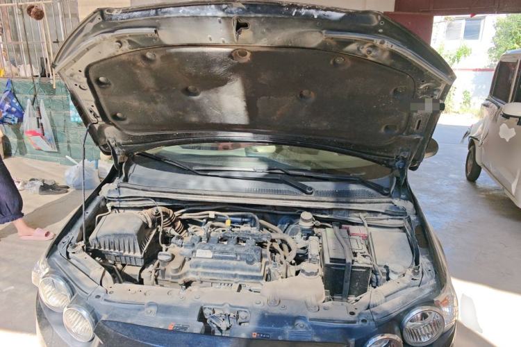 Used Chevrolet Aveo Sonic 2011 Sedan 1.4L Manual Transmission SE Engine Bay