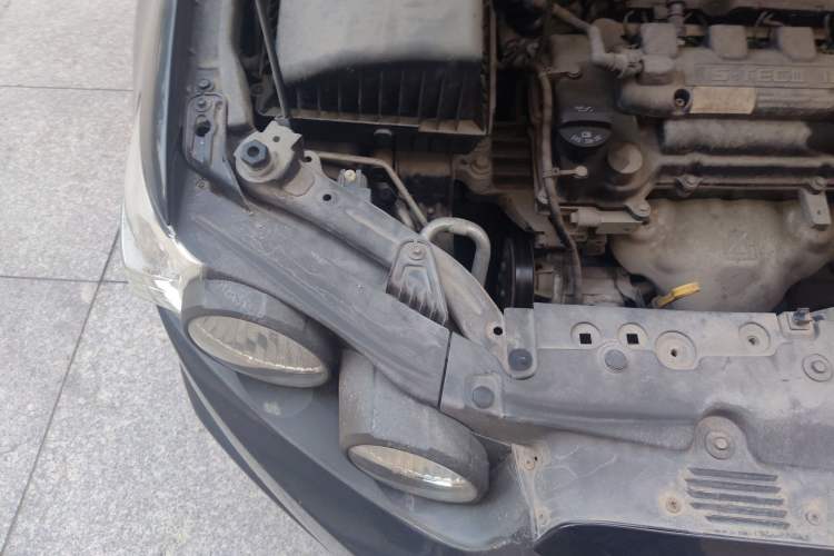 Used Chevrolet Aveo Sonic 2011 Sedan 1.4L MT SL Engine Bay Right