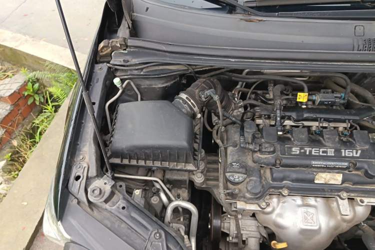 Used Chevrolet Aveo Sonic 2011 Sedan 1.4L MT SL Engine Bay Right