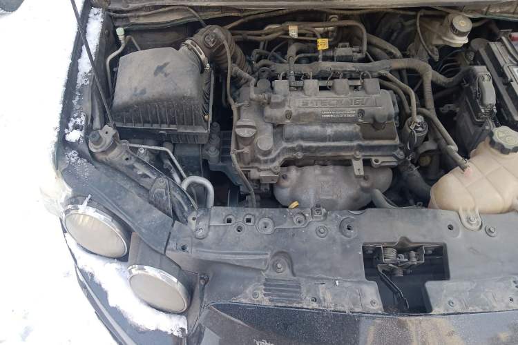Used Chevrolet Aveo Sonic 2011 Sedan 1.4L Manual Transmission SE Engine Bay Right